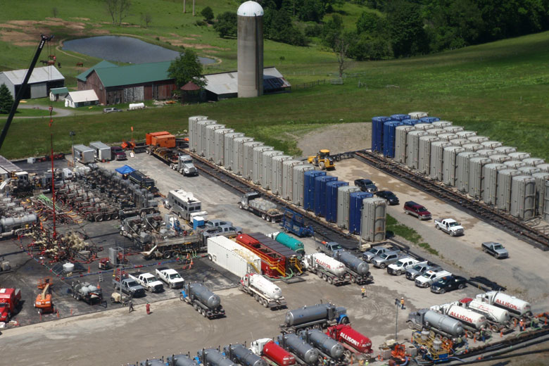 fracking operations at a well pad near a farm / Robert Jackson