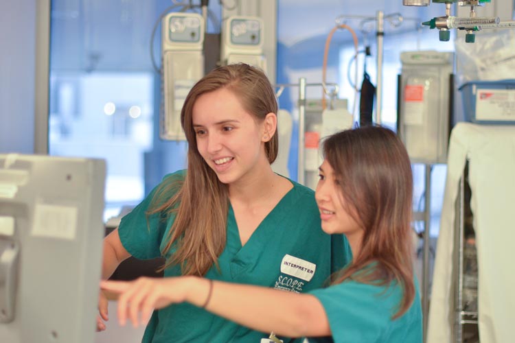 Stanford student interns at the Santa Clara Valley Medical Center emergency department