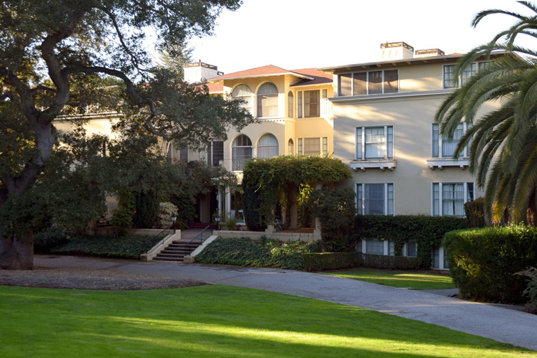 front facade of Kingscote Gardens building / Kate Chesley