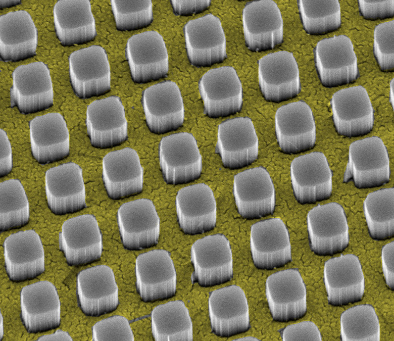 Silicon nanopillars