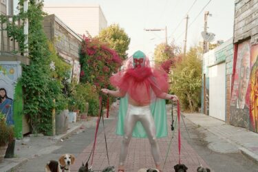 In his Guardians of the Golden Gate series, Stanford lecturer Jamil Hellu, MFA ’10, invited participants to create fictitious characters inspired by personal ideas around mythology, archetypal superheroes, and science fiction. With or without the outfit, the dogwalker in this newly acquired photograph from the series is clearly a hero to their furry charges.