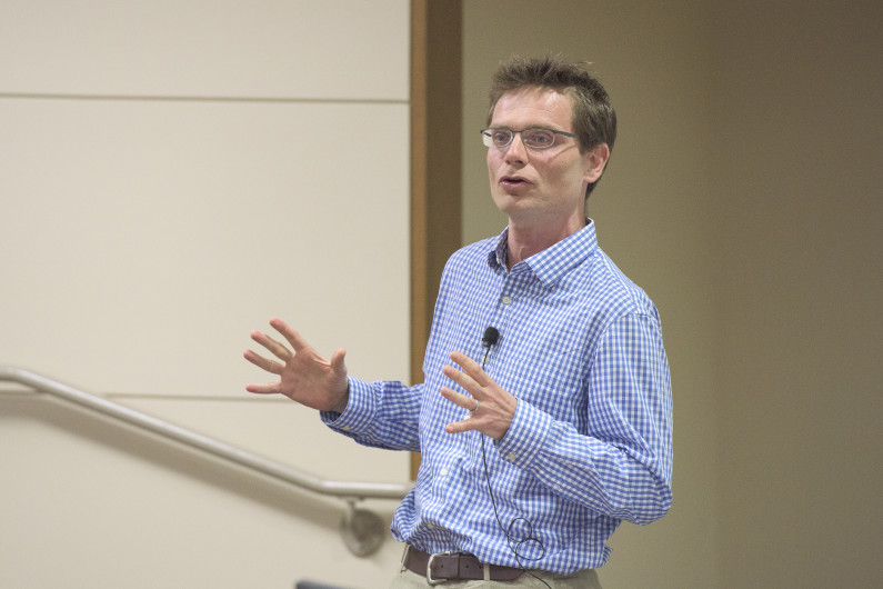 Nicholas Bloom speaking to the Faculty Senate on April 14, 2016