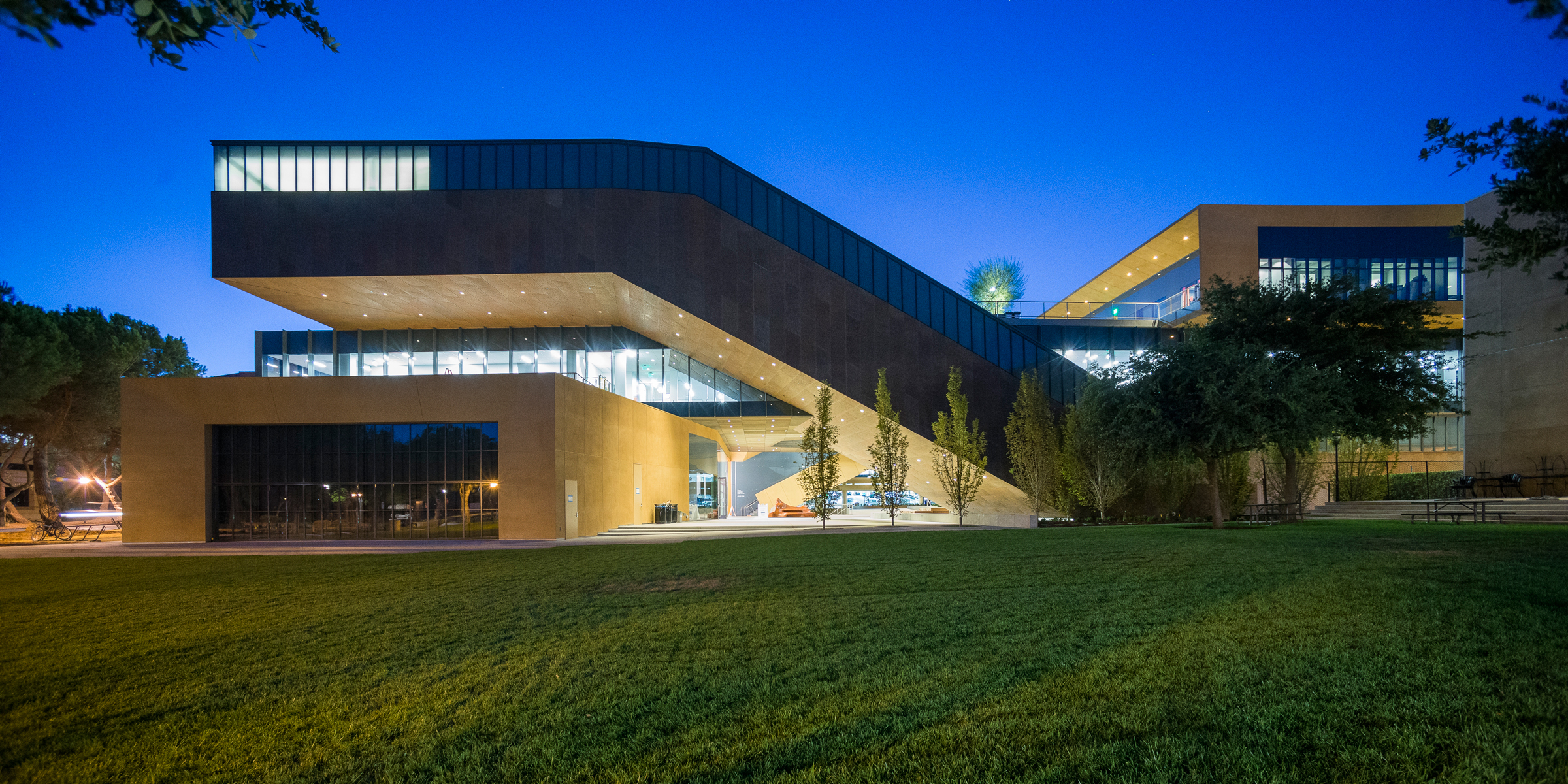 A view of the McMurtry Building for the Department of Art & Art History at dusk (Image credit: L.A. Cicero)