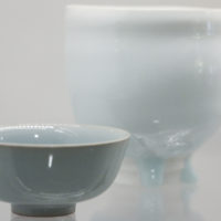 Japanese artists. Sansei Suzuki crafted the traditional sake cup on the left and Tsubusa Kato produced the contemporary tea cup on the right.